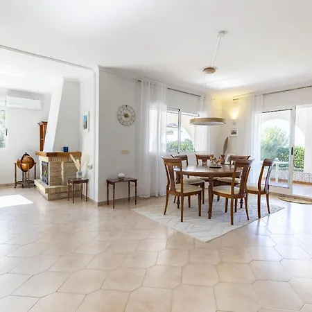 Dom wakacyjny House *