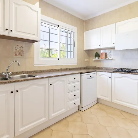 Dom wakacyjny House *