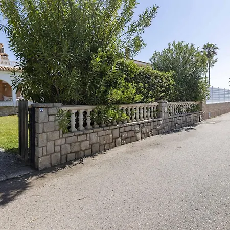 Dom wakacyjny House Almarda